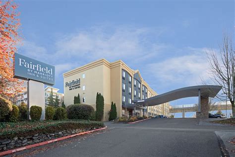 seattle airport hotel.